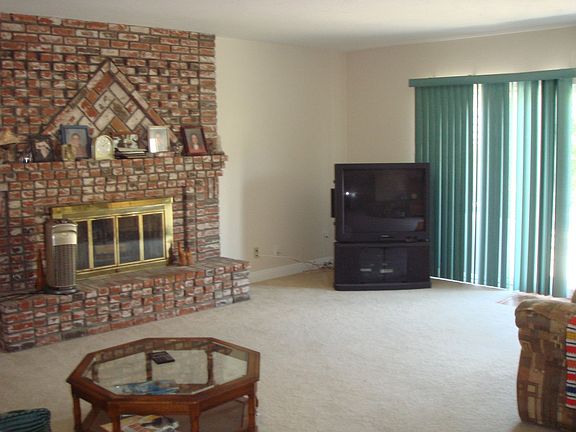 4th image of 2409 W 236th Pl