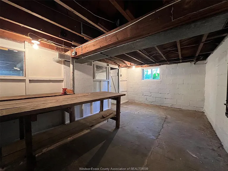 2423 Princess Ave — Photo 25
