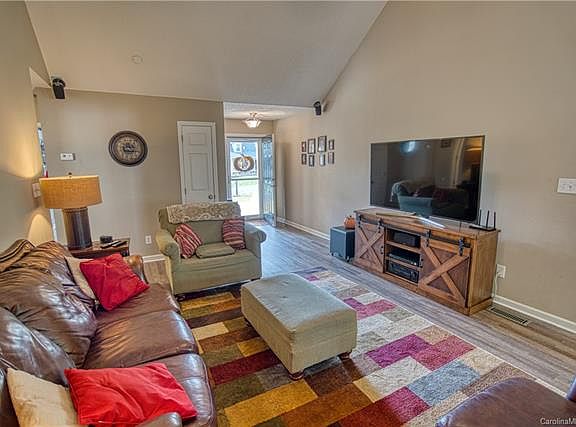 2nd image of 207 Lake Hill Ct
