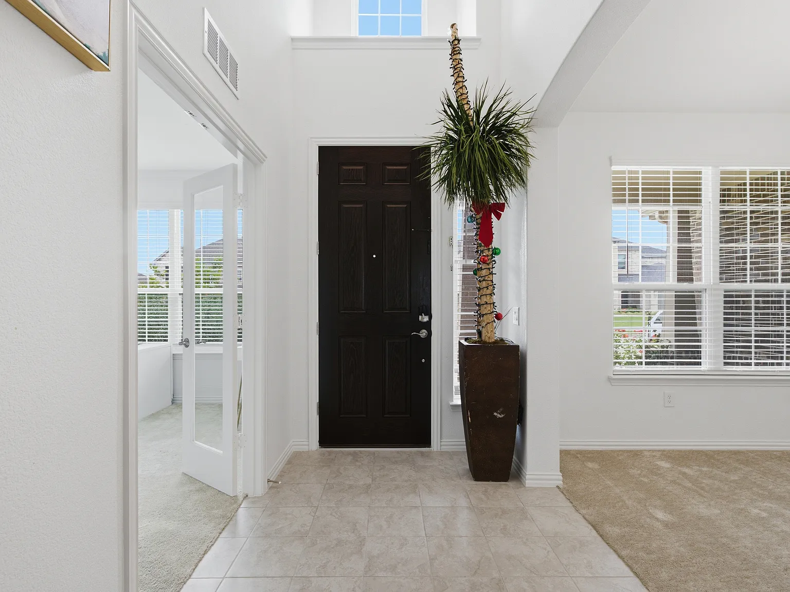 4 bed, 3.5 bath, 3622 sqft, $3,500 — Photo 2
