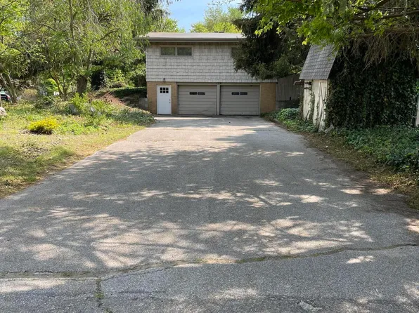 138 Strand Ave, Coloma, MI 49038