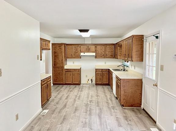 5th image of 4206 Carriage Ct