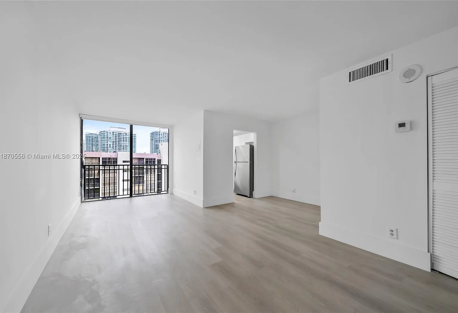 Plaza Of Americas Condo P — Photo 3