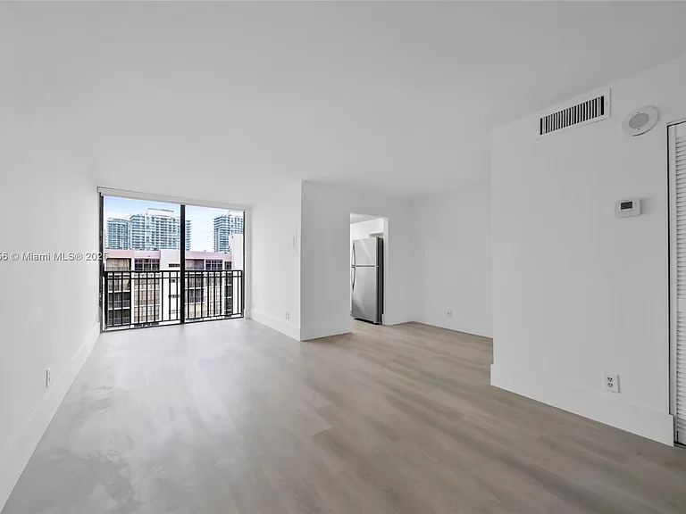 17021 N Bay Rd #1025 — Photo 3
