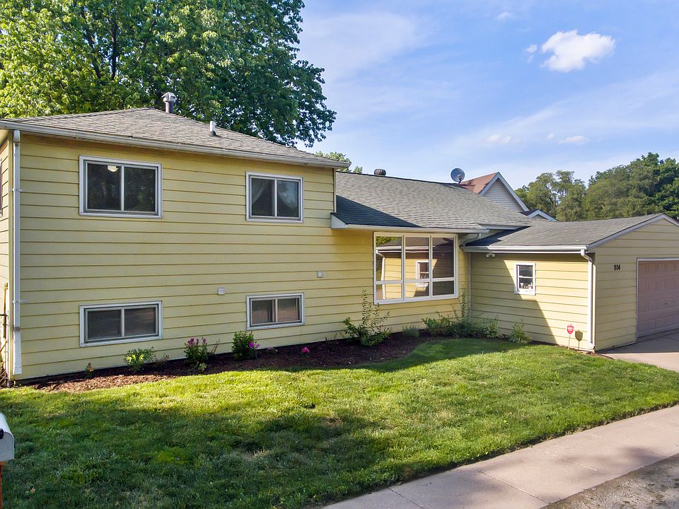 1st image of 804 Bremer St