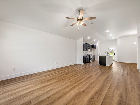 3rd image of 1719 Farmer St