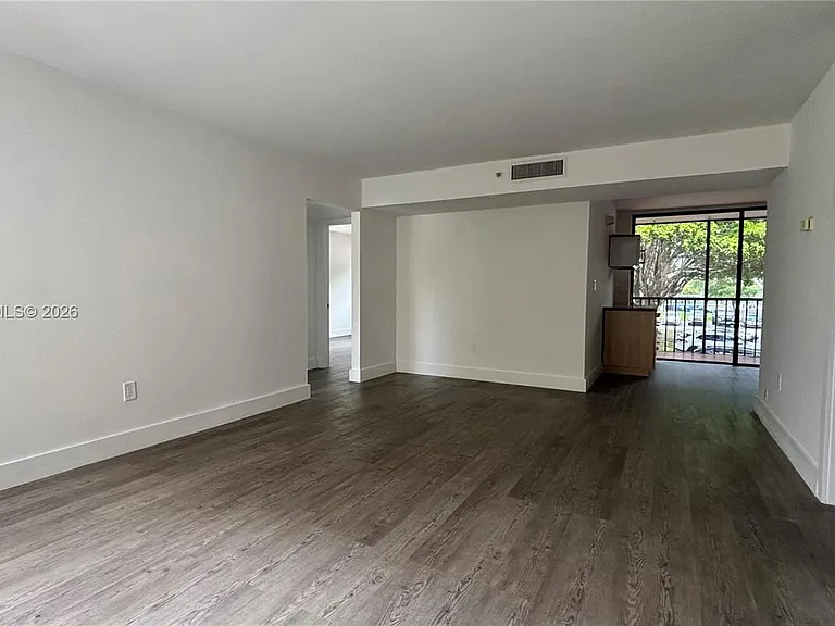 8540 SW 133rd Avenue Rd #219 — Photo 2