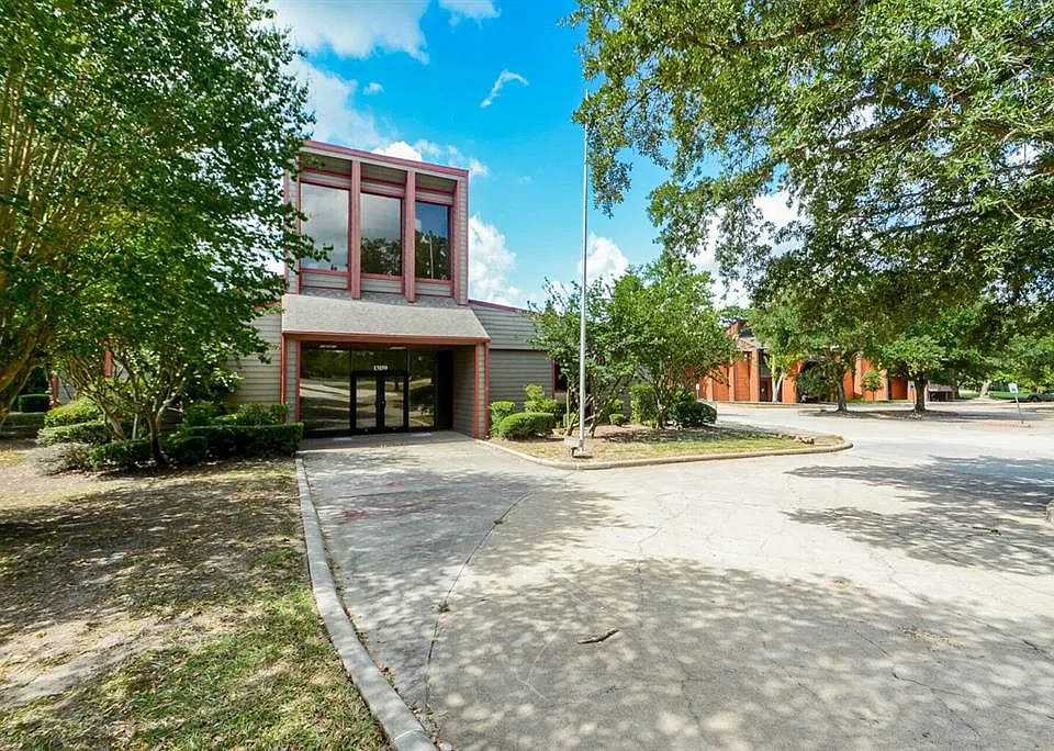 Building Photo 5