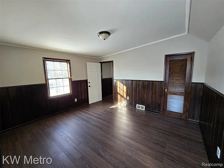 1305 Collegewood Dr — Photo 3
