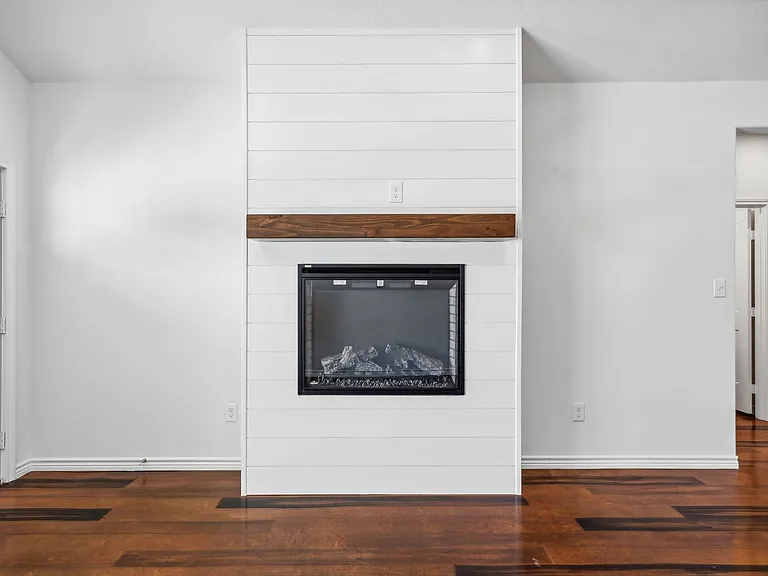 5726 Barkridge Dr — Photo 10