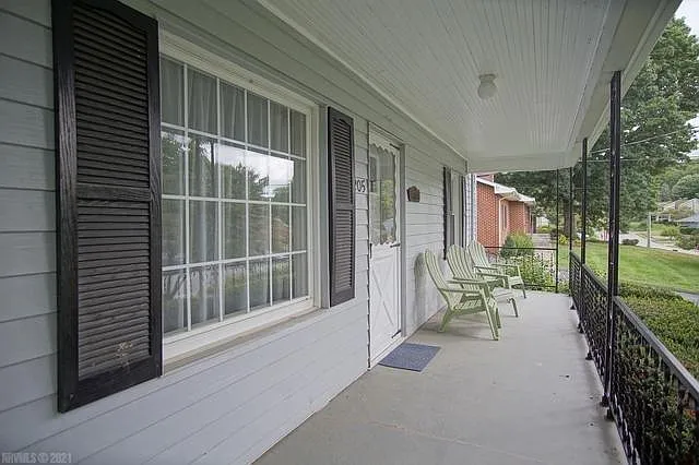 4 bed, 1672 sqft, $2,900 — Photo 2