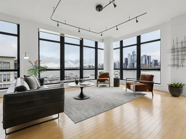 1025 Maxwell Lane image 1 of 35