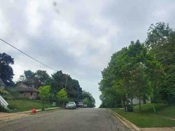 Exterior Neighborhood (street photo)