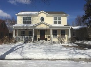 520 McKinley Ave, Libertyville, IL 60048