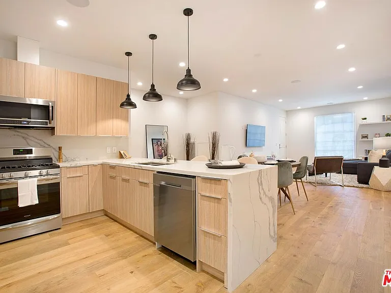 418 N Stanley Ave #420 — Photo 20