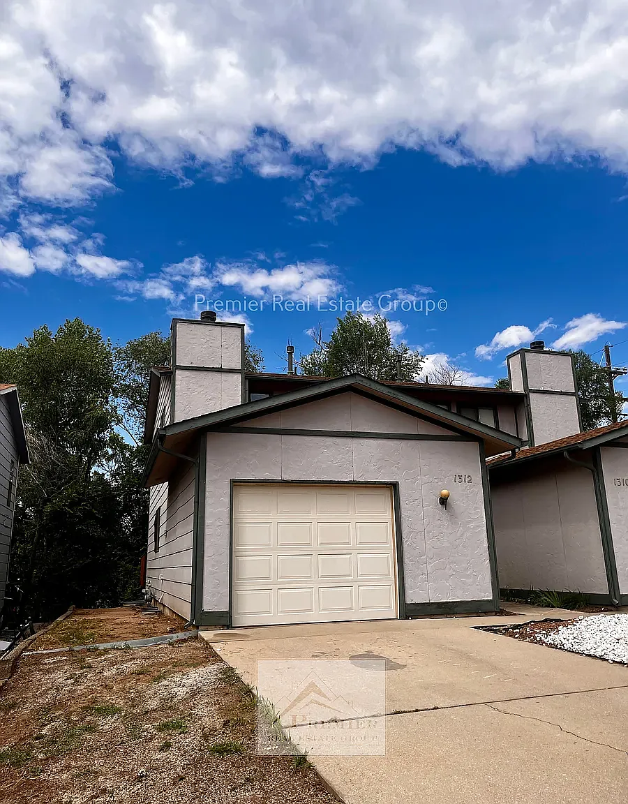 2 bed, 1.5 bath, 1656 sqft, $1,495 — Photo 1