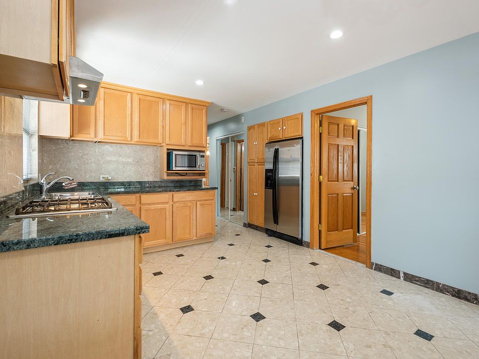 1st image of 1835 W Berteau Ave #1