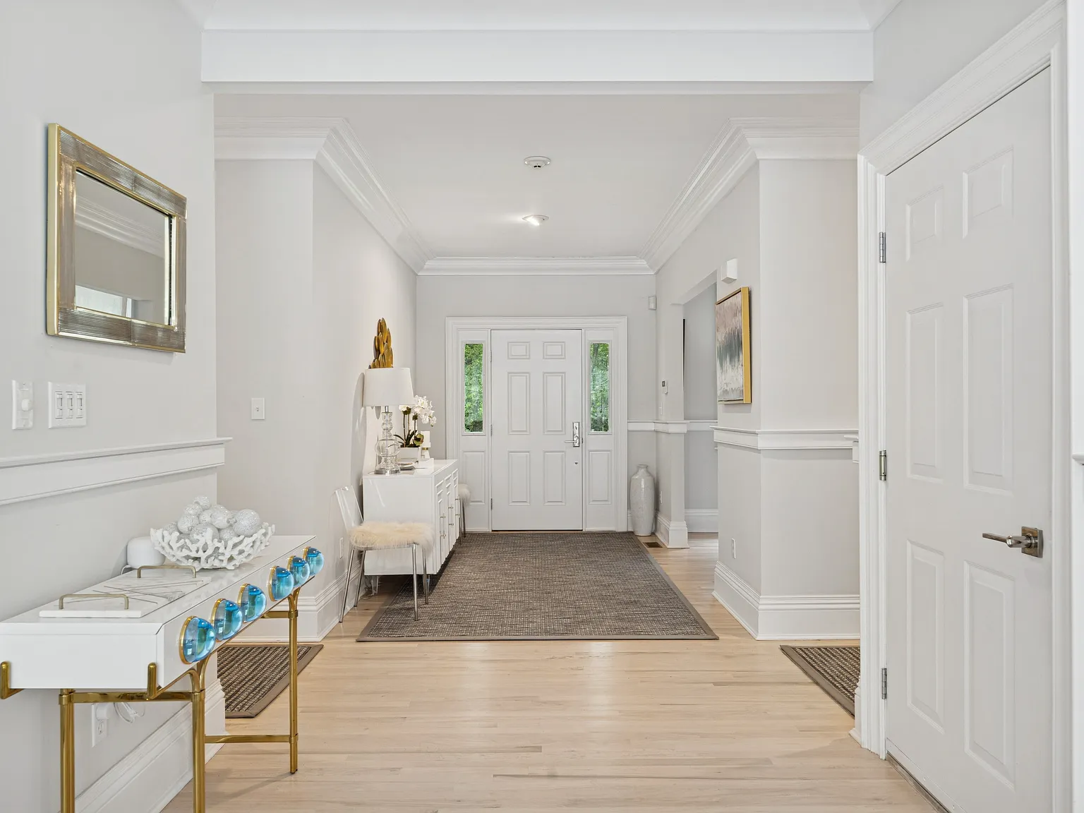 Pristine Rental Nearby Everything — Photo 4