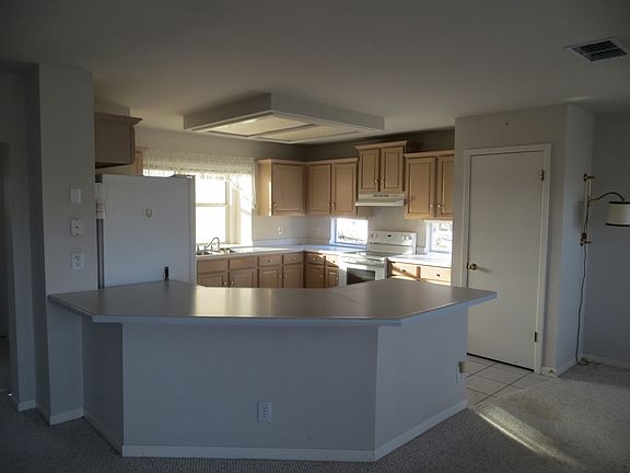3rd image of 2051 Chinaberry Ln