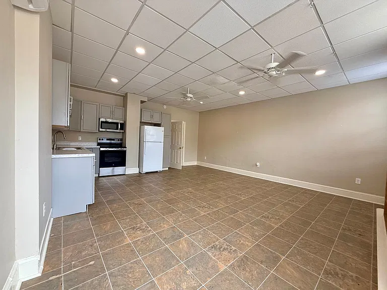 326 S Christian St — Photo 2