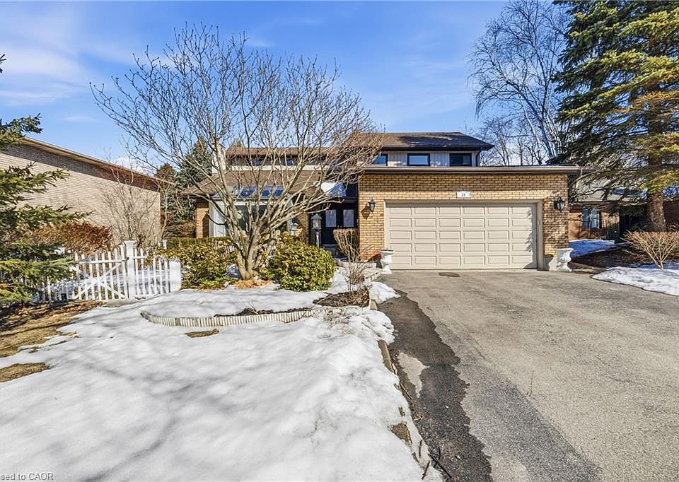 1st image of 39 Templer Dr