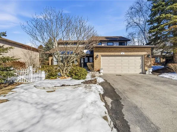 39 Templer Dr, Hamilton, ON L9G 3X7