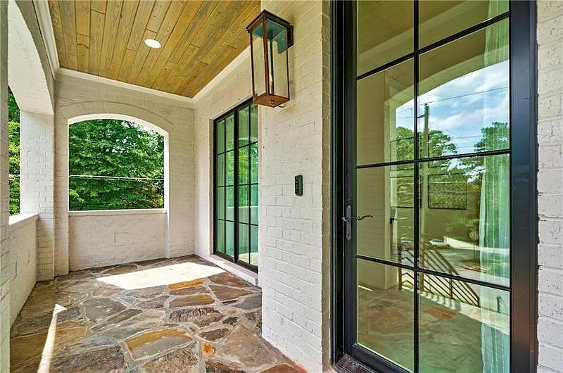5 bed, 5.5 bath, 5110 sqft, $20,000 — Photo 2