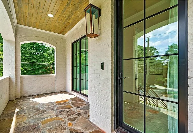 538 Park Dr NE — Photo 2