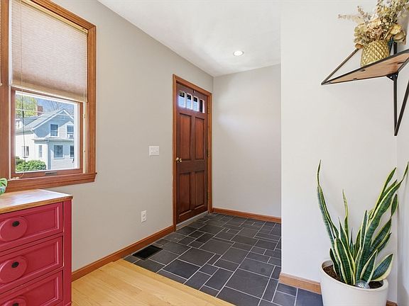4th image of 7 Maple St