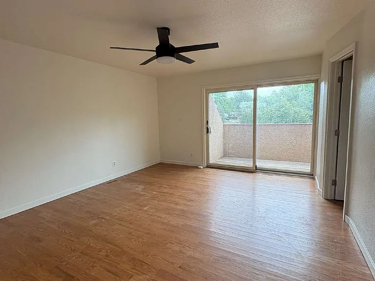 694 Echo Ln — Photo 8