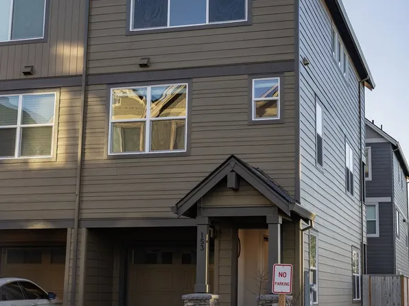 153 SW Howard Pl, Troutdale, OR 97060