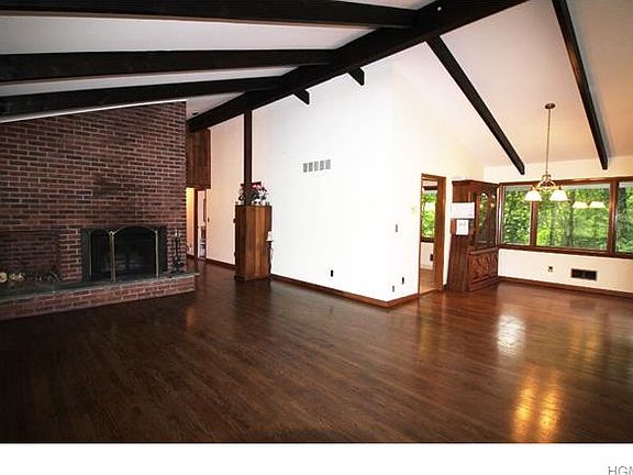 3rd image of 19 John Cava Ln