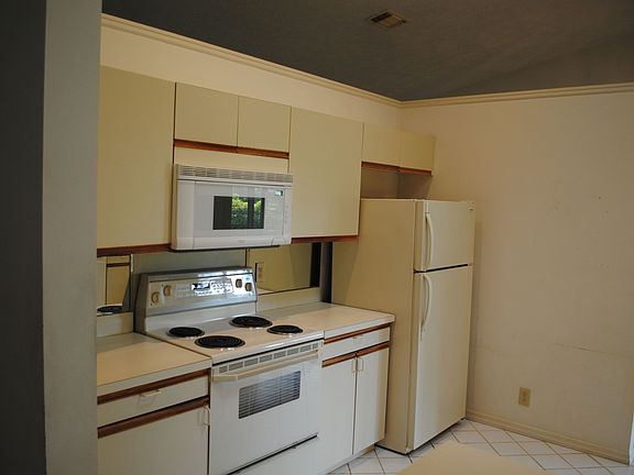 3rd image of 5008 SW Landing Creek Dr
