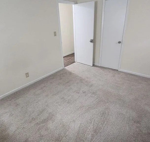 518 Aiken St — Photo 10