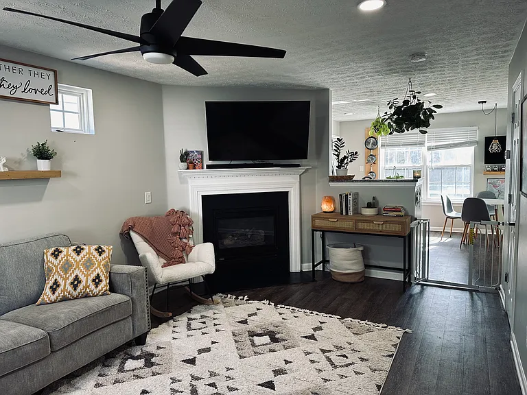 208 Oak Grove Way — Photo 2