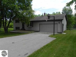 9195 S Hodge Rd, Kingsley, MI 49649