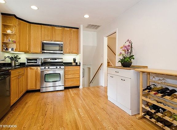 5th image of 3914 W Fitch Ave