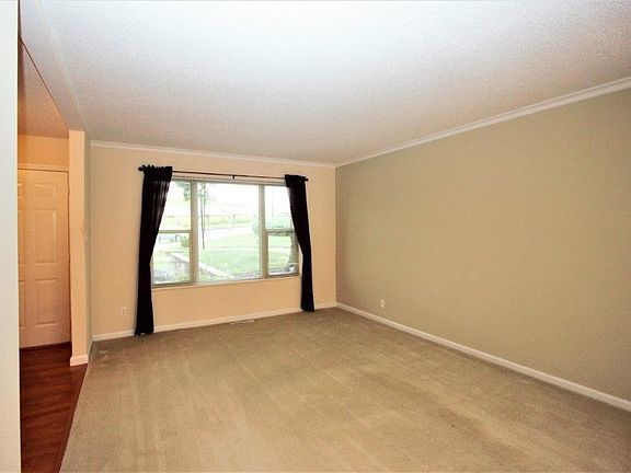 3rd image of 1457 Willow Brook Cv