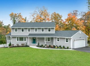 65 Tam O Shanter Dr, Mahwah, NJ 07430
