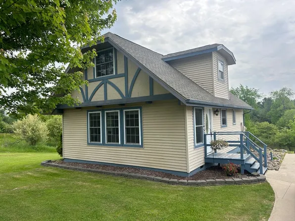 5470 Wellington Rd, Gladwin, MI 48624