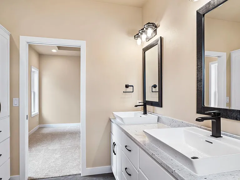 N8739 Connor Cir — Photo 12