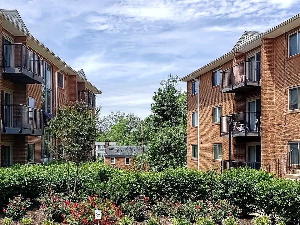 Exterior Waverly Village