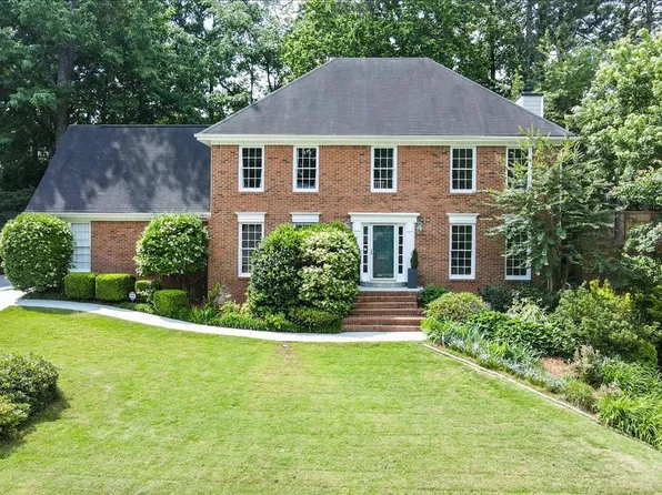 2953 Four Oaks Dr, Dunwoody, GA 30360