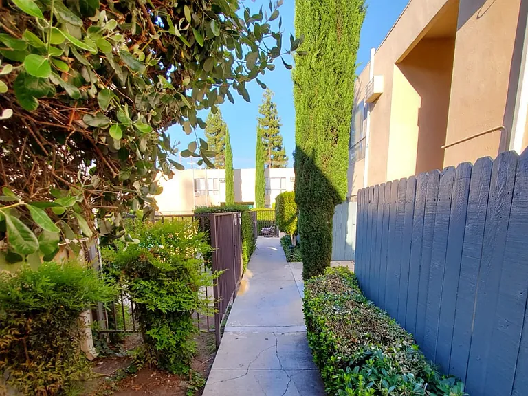 Lindley Apartments — Photo 3
