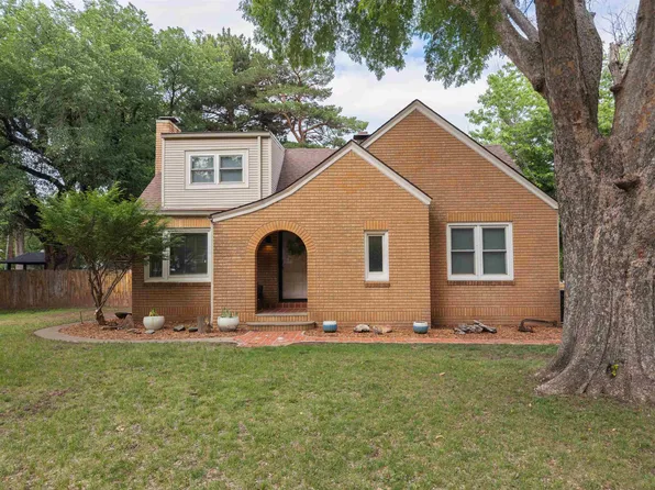 1424 Hillcrest Dr, Woodward, OK 73801