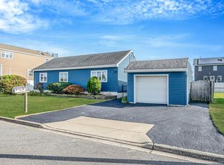 33 E Seacrest Ave, Lindenhurst, NY