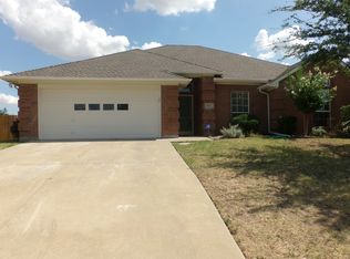1611 Longfellow Ln, Cleburne, TX 76033
