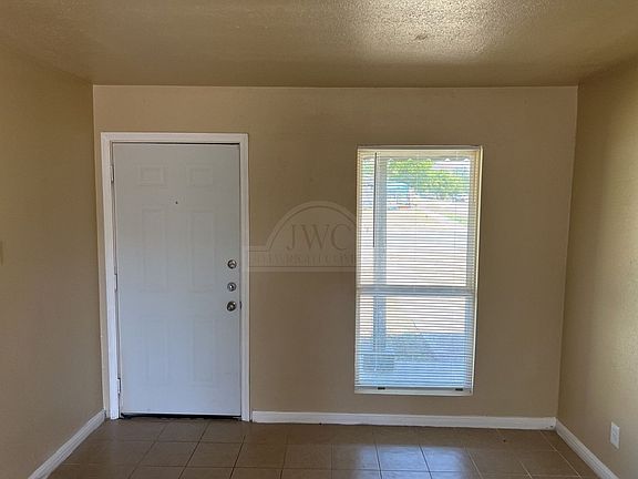3rd image of 915 Stetson Ave