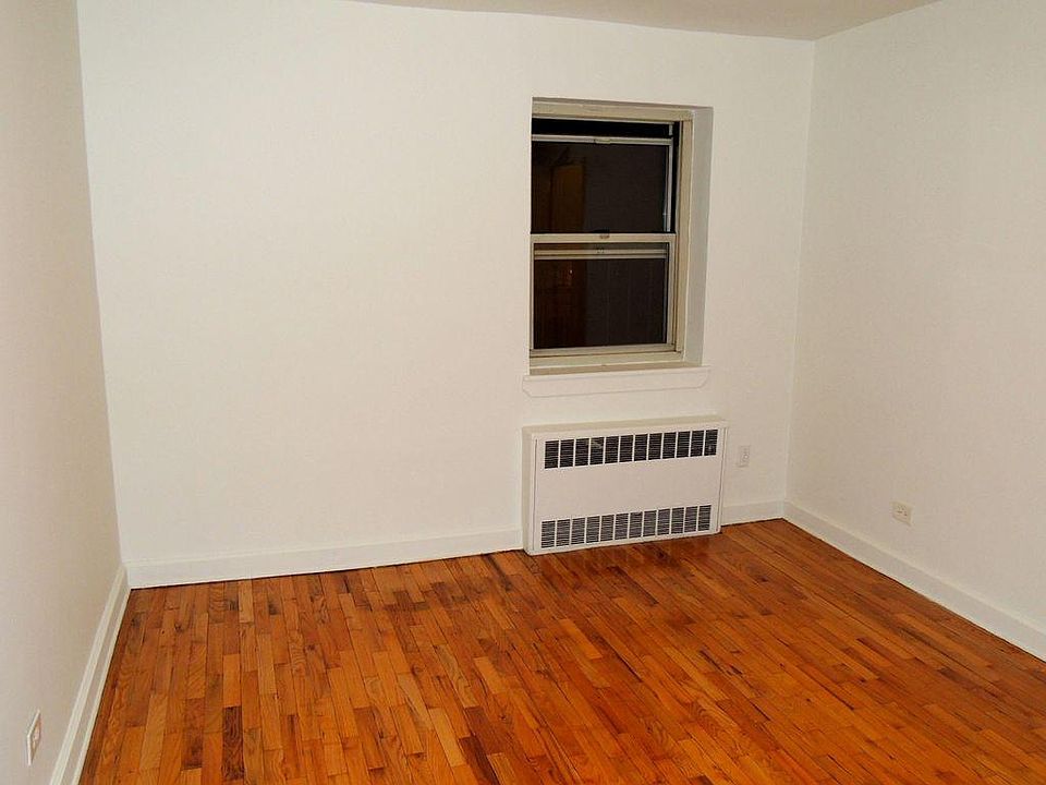 2nd image of 9247 Vanderveer St