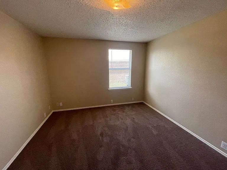 1611 Columbia Dr — Photo 9